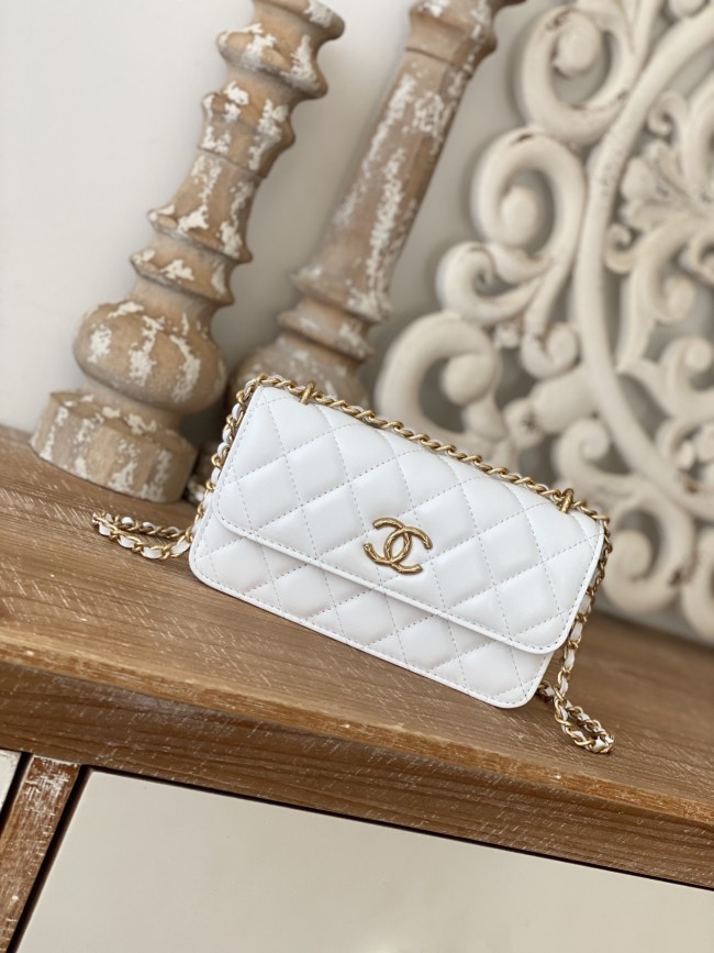 Handbag  Chanel 81238  size  16 cm