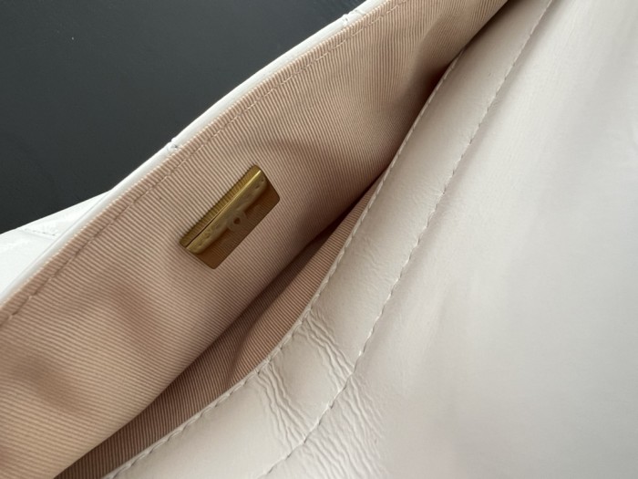  Handbag   Chanel AS3710 size 17cmx19cm6 cm 