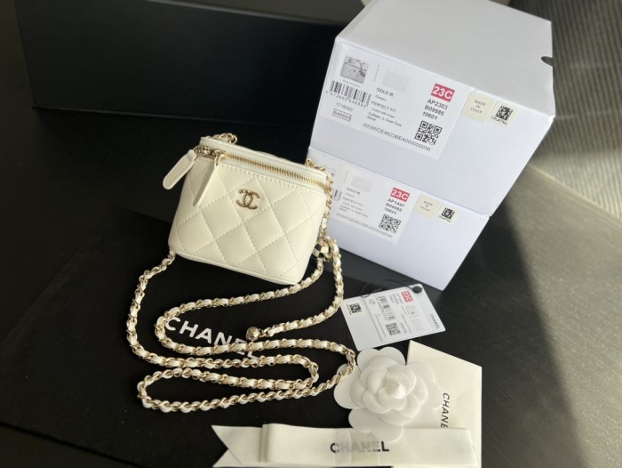 Handbag  Chanel  A1447  size  8.5cmx11cmx7 cm