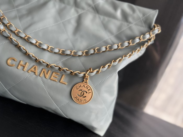 Handbag  Chanel  size 35cmx37cmx7 cm