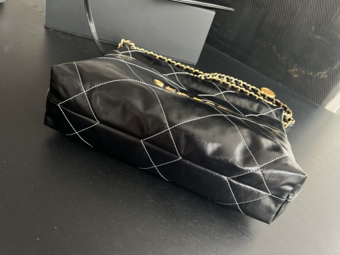 Handbag Chanel  size  35cmx37cmx7 cm