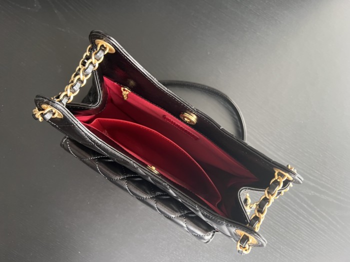  Handbag Chanel  AS3690  size  21.5cmx22.5cmx7 cm