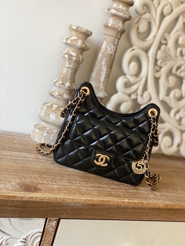  Handbag  Chanel  AS3710  size  17×19×6 cm