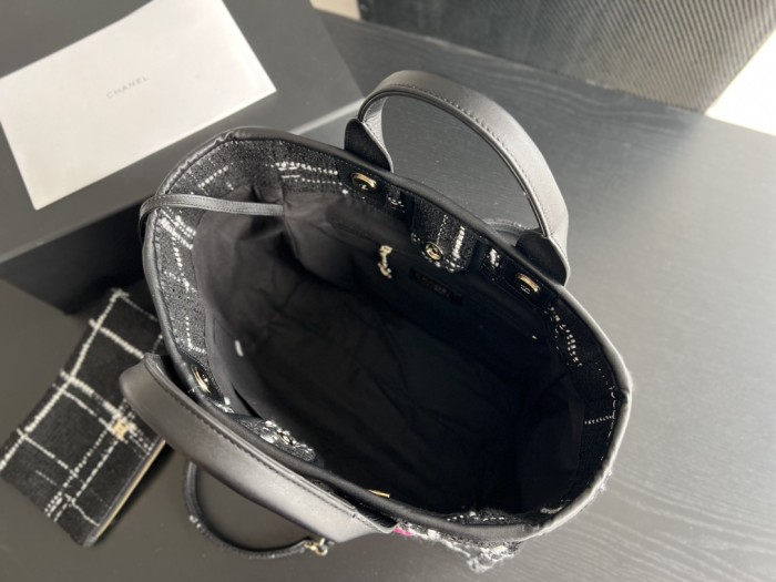 Handbag Chanel   size  33 cm