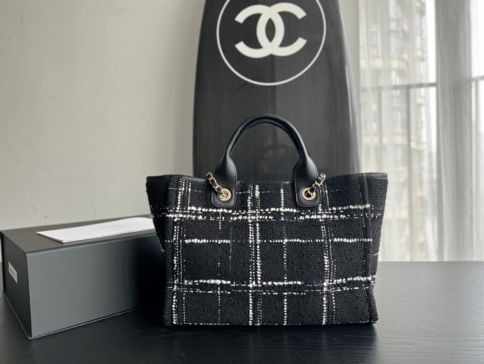 Handbag Chanel   size  33 cm