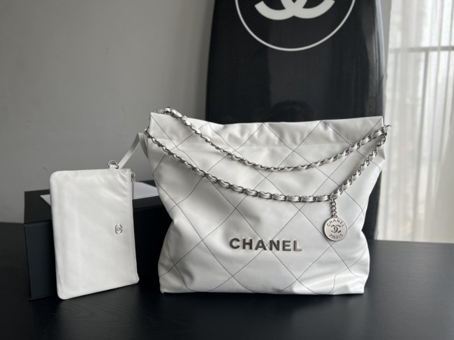  Handbag   Chanel  size  39cmx42cmx8 cm