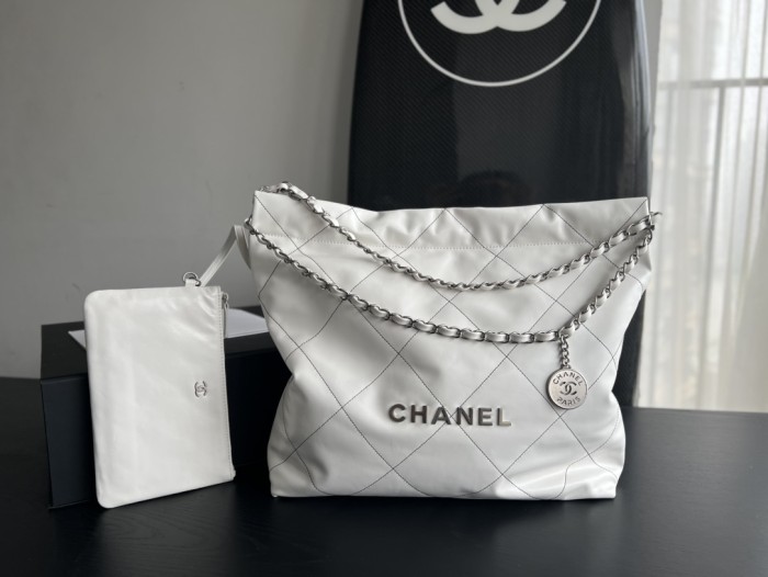  Handbag   Chanel  size  39cmx42cmx8 cm
