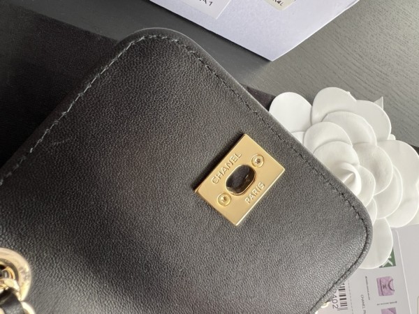  Handbag Chanel  A81633  size 11cmx11cmx5 cm