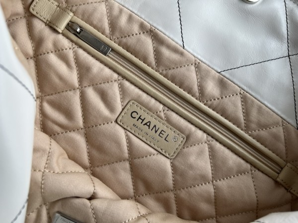  Handbag   Chanel  size  39cmx42cmx8 cm