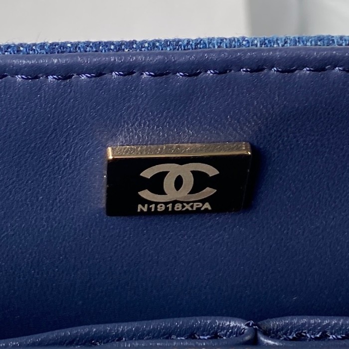  Handbag Chanel  size 25 cm