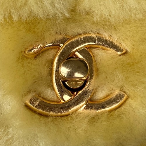 Handbag   Chanel AS3499  size  18X23X9 cm