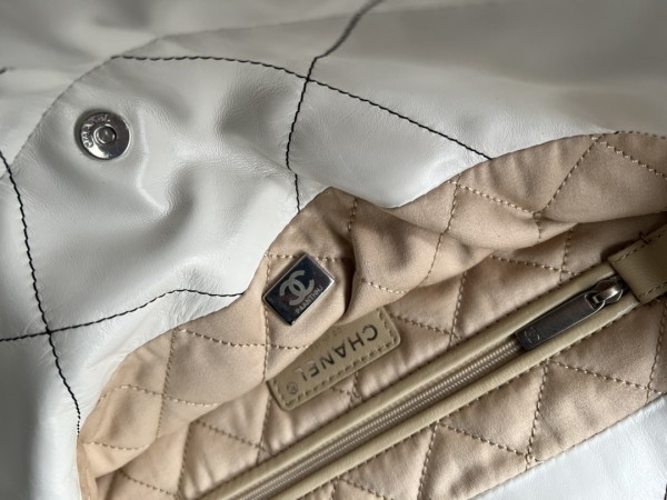 Handbag Chanel  size 35cmx37cmx7 cm