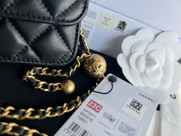  Handbag   Chanel  AP3071  size  17cm9cm3 cm