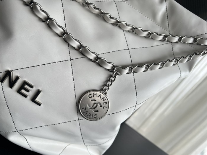  Handbag   Chanel  size  39cmx42cmx8 cm