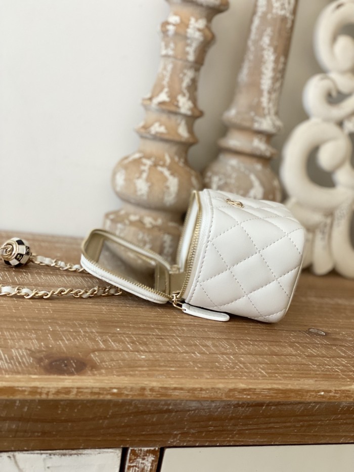 Handbag  Chanel 81241  size  10.5  8.5  7 cm