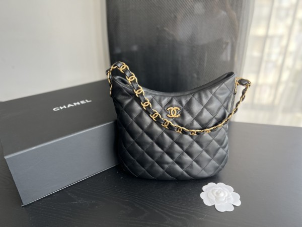  Handbag  Chanel  3561  size  28cmx22cm7 cm