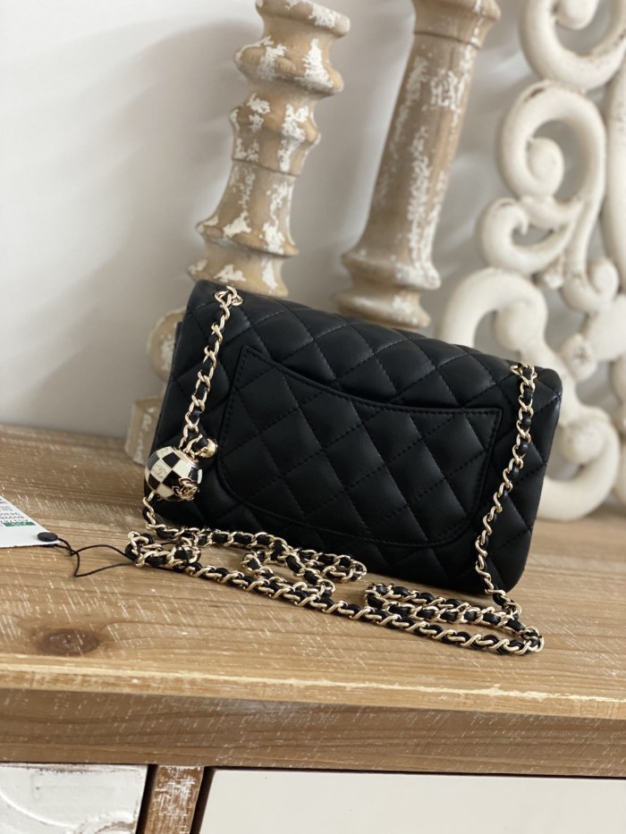 Handbag  Chanel size  20*7*13  cm