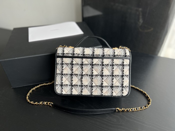 Handbag Chanel AS3653  size 25cmx21.5cmx7 cm