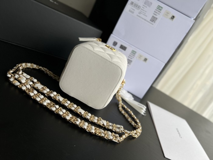 Handbag  Chanel   AP3583  size  14.5cmx11.5cmx11.5 cm 