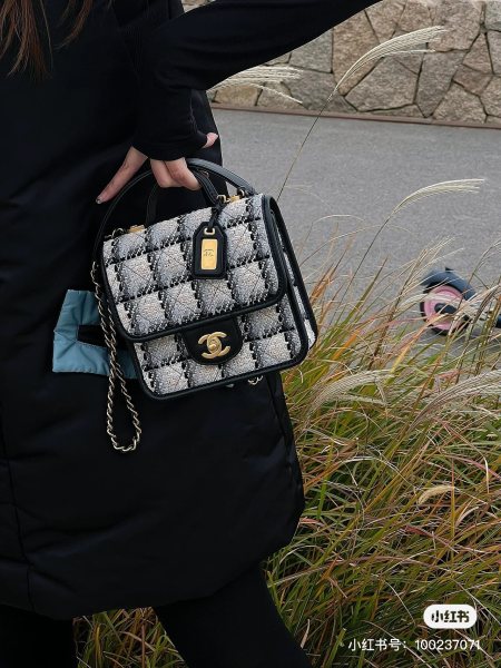 Handbag  Chanel   size   𝟷𝟽*𝟸𝟶.𝟻 *𝟼  𝚌𝚖