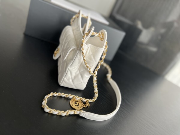  Handbag   Chanel AS3710 size 17cmx19cm6 cm 