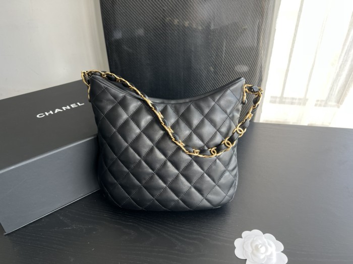  Handbag  Chanel  3561  size  28cmx22cm7 cm