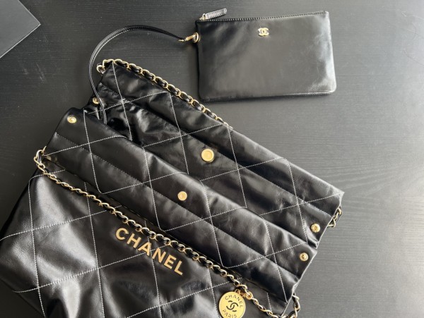 Handbag Chanel  size 39cmx42cmx8 cm