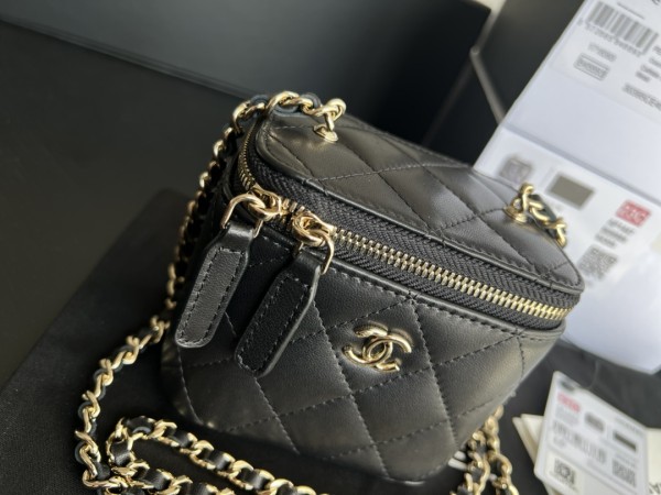 Handbag  Chanel  A1447  size  8.5cmx11cmx7 cm