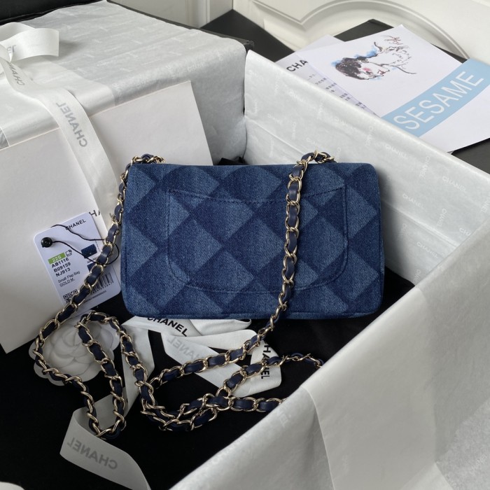  Handbag Chanel   size  20 cm