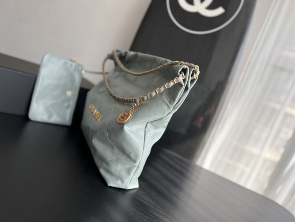 Handbag  Chanel   size  39cmx42cmx8 cm