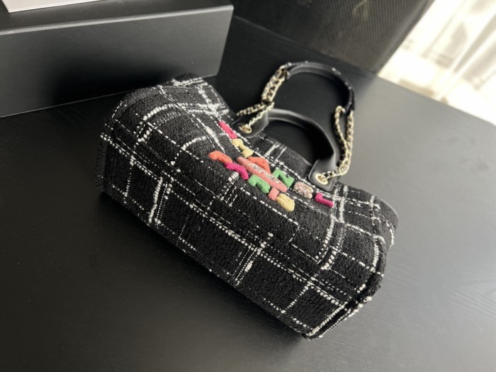 Handbag Chanel   size  33 cm