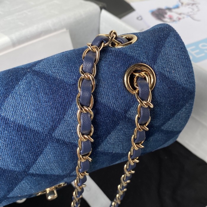  Handbag Chanel  size 25 cm