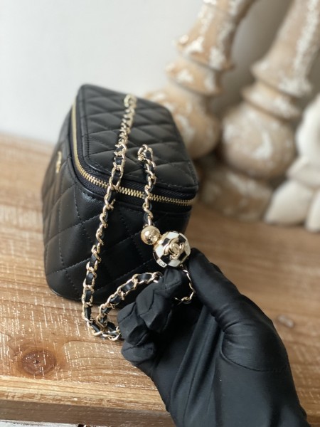 Handbag  Chanel 81242  size  17 cm