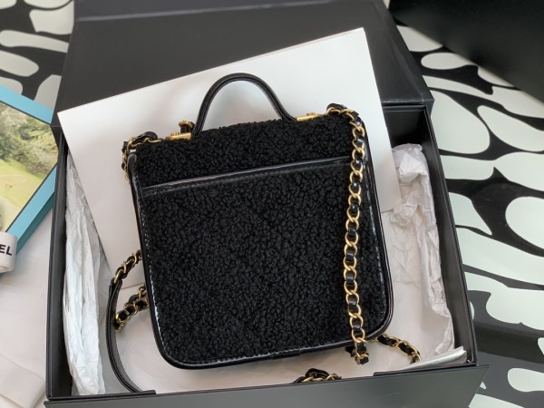 Handbag  Chanel  size  𝟷𝟽*𝟸𝟶.𝟻 *𝟼 𝚌𝚖