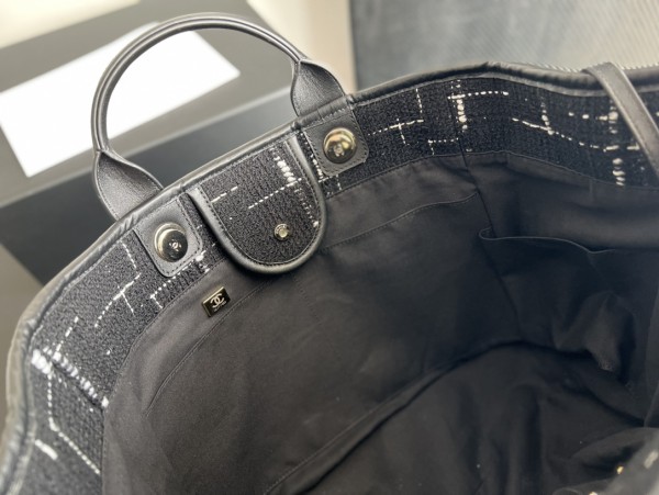 Handbag Chanel  size  39 cm