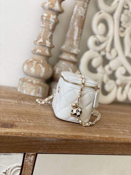 Handbag  Chanel 81241  size  10.5  8.5  7 cm