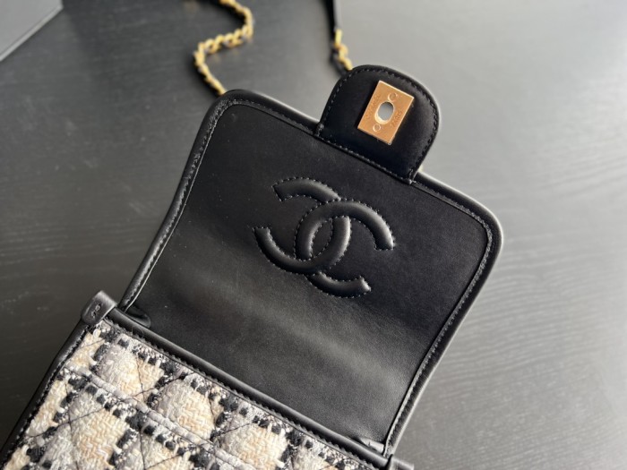 Handbag Chanel  AS3652  size  20cmx17cm6 cm