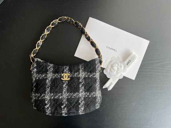 Handbag Chanel  3632  size 17.5cm24cm6 cm 
