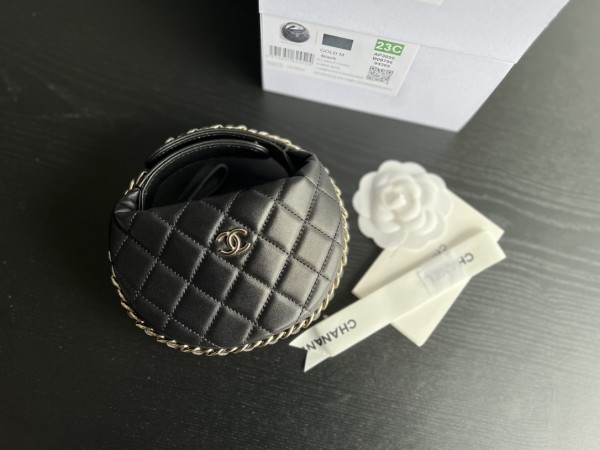  Handbag   Chanel  size  16cmx16cmx5.5 cm