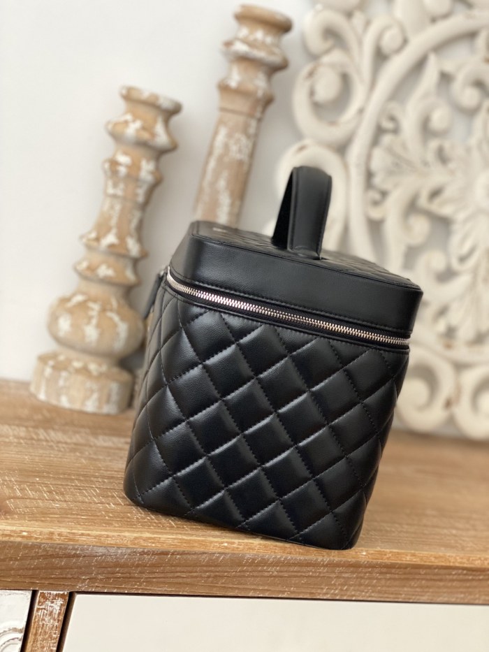 Handbag  Chanel 31543  size  25*16*18  cm