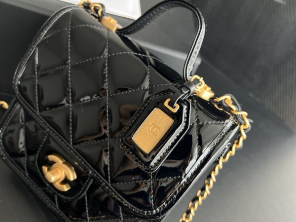  Handbag Chanel  AS3652 size 17cmx20.5cmx6 cm