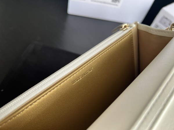 CHANEL WOC Sheepskin Crossbody Bag Women's White AP1450-B09985-10601 size 19.2*3.5*12.3 cm