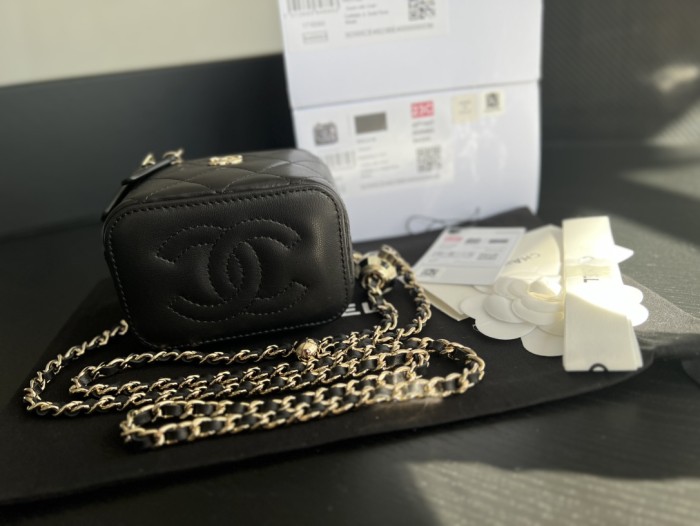 Handbag  Chanel  A1447  size  8.5cmx11cmx7 cm