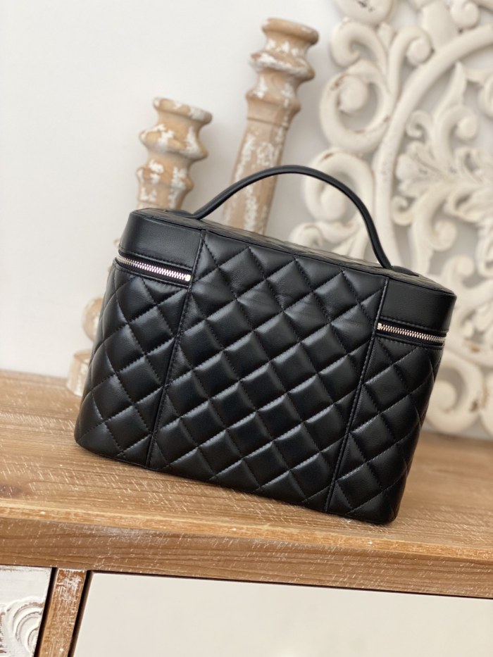 Handbag  Chanel 31543  size  25*16*18  cm
