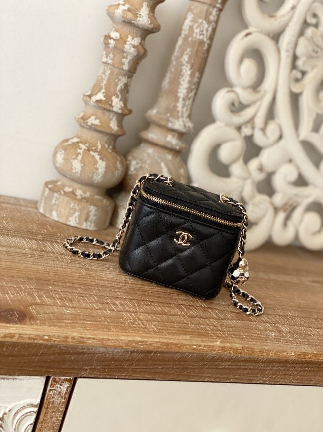 Handbag  Chanel  81241  size  10.5  8.5  7 cm