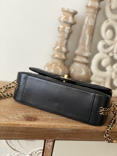 Handbag  Chanel  AS3777  size  16x24x8 cm