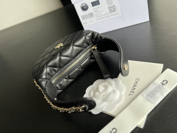  Handbag   Chanel  size  16cmx16cmx5.5 cm