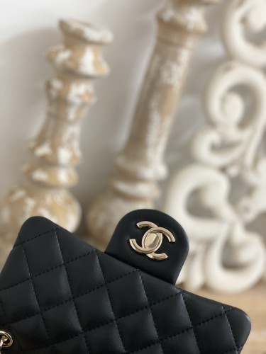 Handbag  Chanel 1786 size  18*7*13  cm