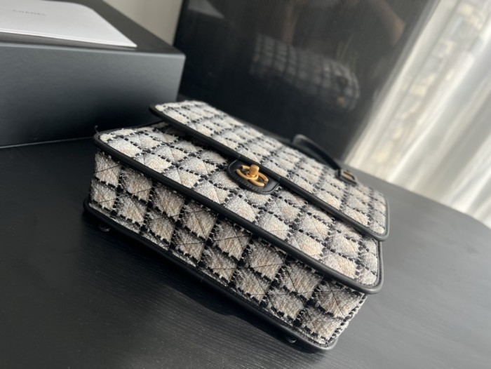 Handbag  Chanel AS3662  size  31.5cmx31cmx9 cm