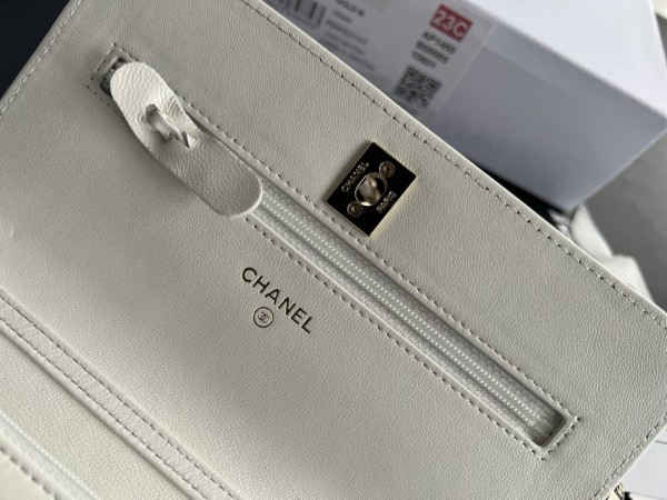 CHANEL WOC Sheepskin Crossbody Bag Women's White AP1450-B09985-10601 size 19.2*3.5*12.3 cm